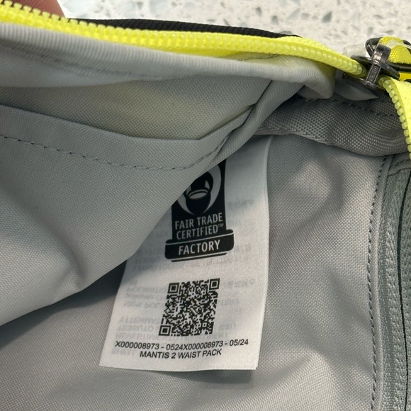 NEW Arc’teryx Mantis 2 Waist Pack in Black/Euphoria - Picture 5 of 7